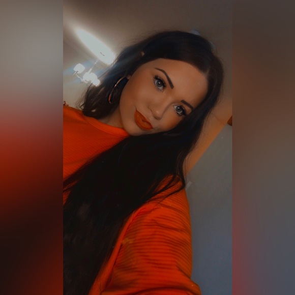 Meet your Posher, Courtney - Picture 1 of 1